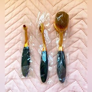 Makeup brushes